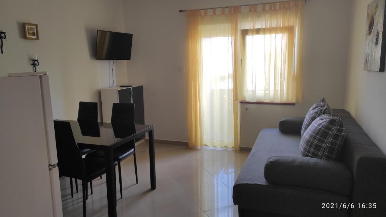 Apartmani Mille Starigrad Paklenica Ngoại thất bức ảnh